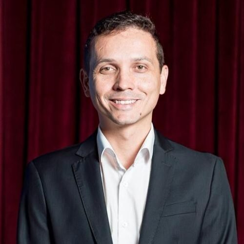 De vendedor de CDs, a um líder de transformação empresarial: uma trajetória inspiradora de Romias Schmidt