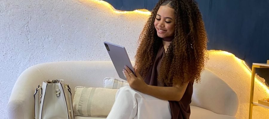De vender brigadeiros na infância à criação de duas marcas: a trajetória de Emilly Morais no empreendedorismo afro